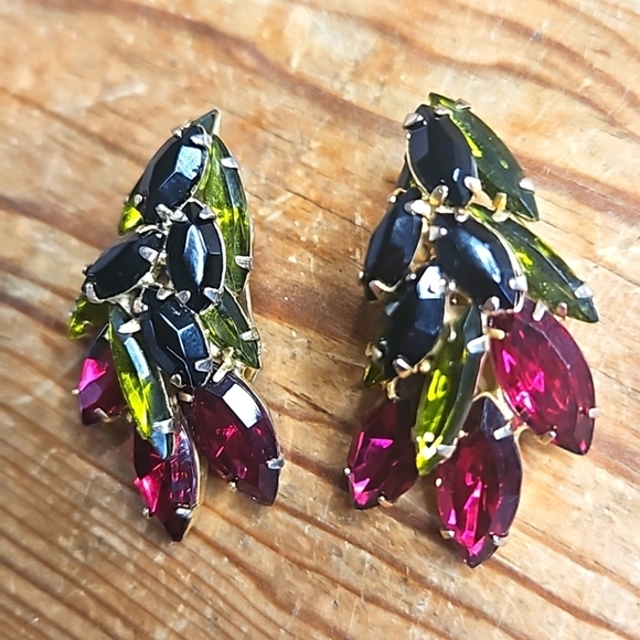 Vintage Goldtone Black, Green & Red Rhinestone Clip On Earrings - Picture 3 of 7